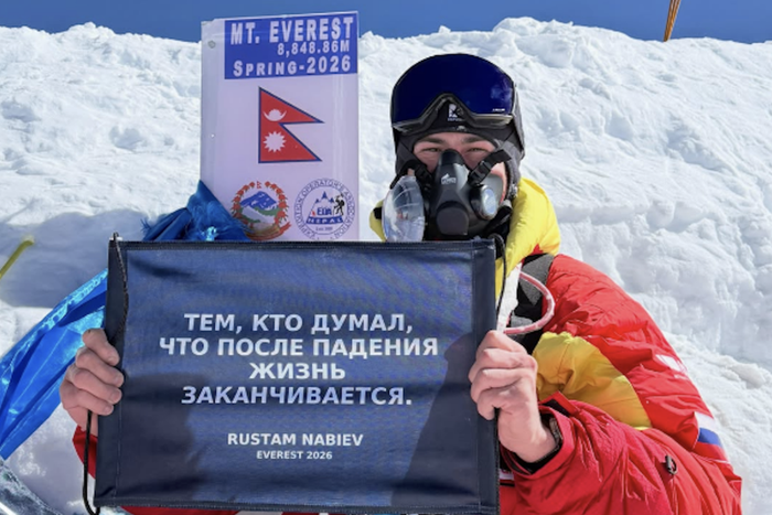 "Не опускайте руки!": безногий альпинист из России взошёл на Эверест