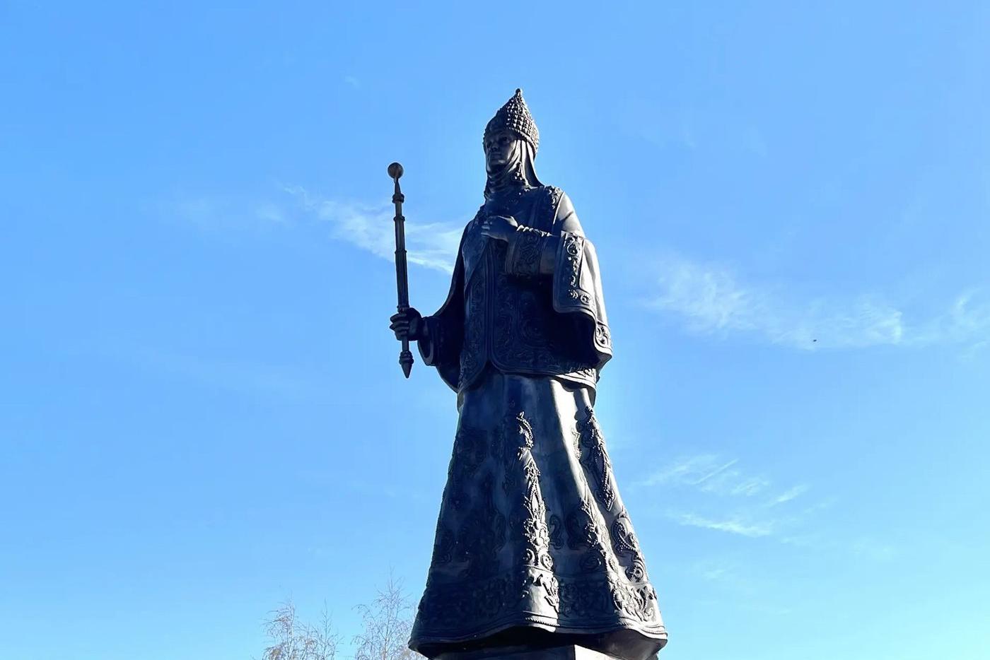 В самом памятнике ничего животрепещущего нет, но вот история Сююмбике каждый раз бьёт в сердце.