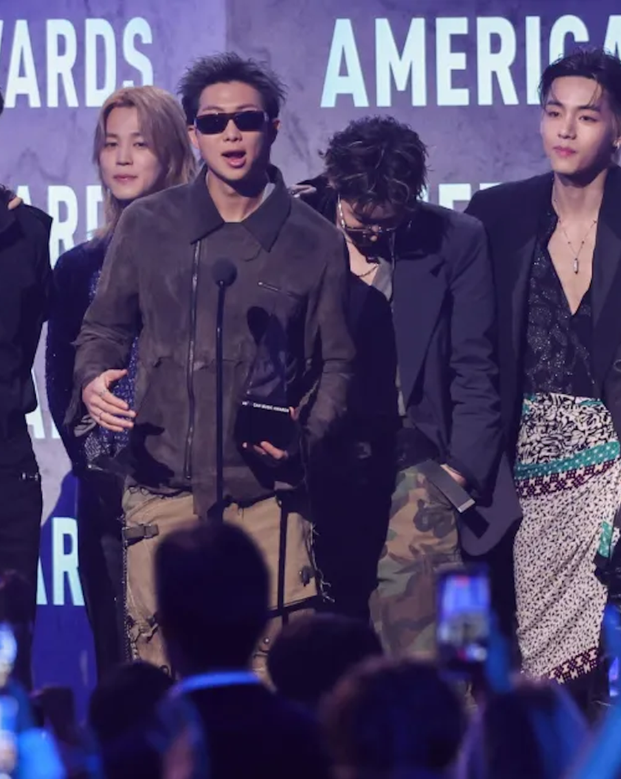 "Мы снова сделали это!": как BTS радовались победе на American Music Awards