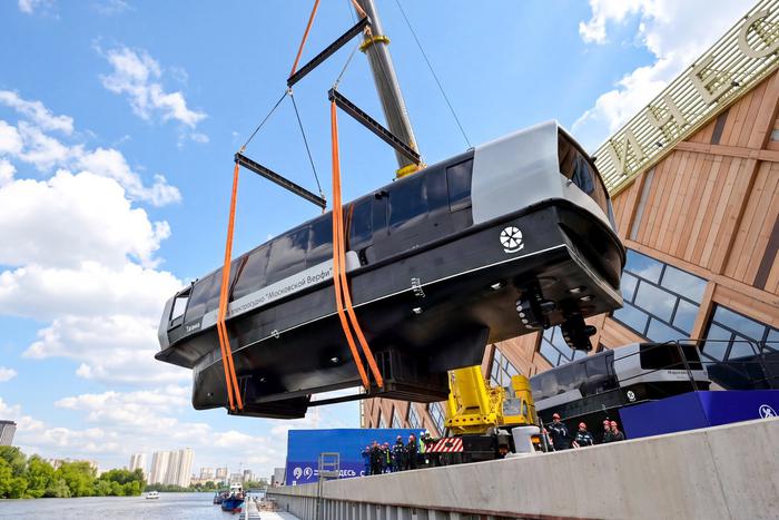 Четыре новых электросудна "Москва 1.0" спустили на воду в Нагатинском Затоне