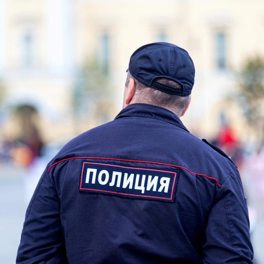Общественная палата призвала бороться с фальшивыми ветеранами СВО. В России зафиксировали резкий рост числа псевдопатриотических организаций, которые пытаются нажиться на теме спецоперации. Эксперты и общественники начали масштабную кампанию против мошенников в военной форме