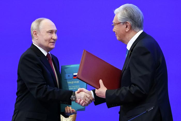 Владимир Путин назвал переговоры с Токаевым в Астане результативными