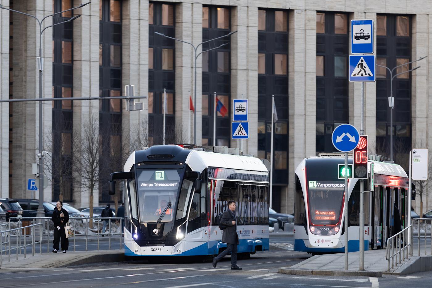Развитие наземного транспорта в Москве: новые маршруты, выделенные полосы и электробусы