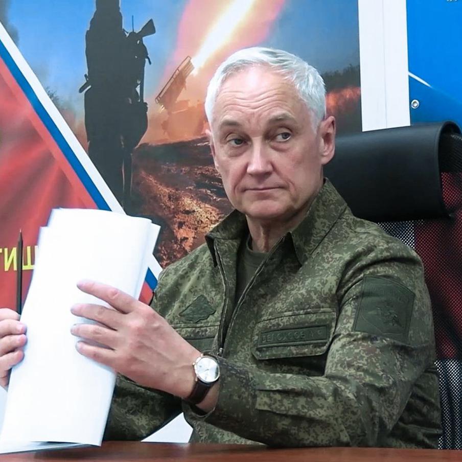 Белоусов направил праздничное поздравление личному составу автомобильных войск. 29 мая в Вооружённых силах Российской Федерации отмечается День военного автомобилиста. Министр обороны России отметил весомый вклад военнослужащих в обеспечение боевых подразделений. Он подписал официальный праздничный приказ для всех причастных к этой дате