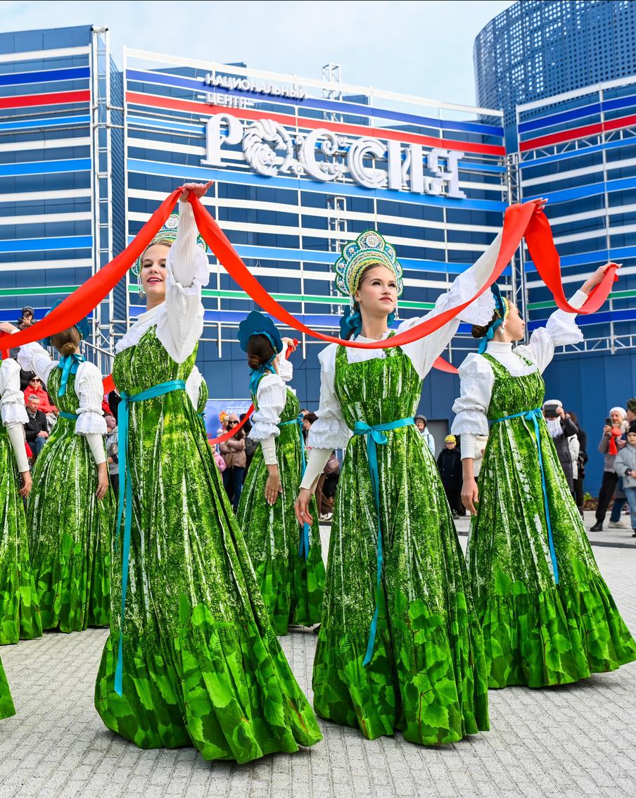 Россия заняла четвёртое место в рейтинге стран с самыми красивыми девушками. Первое место заняла Колумбия. А аутсайдерами признаны представительницы Венесуэлы, Албании и Испании