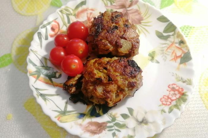 Котлеты из свиного фарша с луком: готовим вкусно, но максимально дёшево
