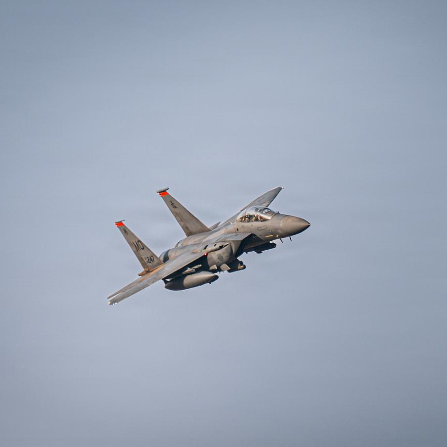 Иран сбил американский истребитель F-15 приобретённой у Китая ракетой. Китайские переносные зенитные ракетные комплексы могли быть закуплены иранскими военными. Когда именно Пекин и Тегеран достигли соглашения по закупке вооружений, неизвестно