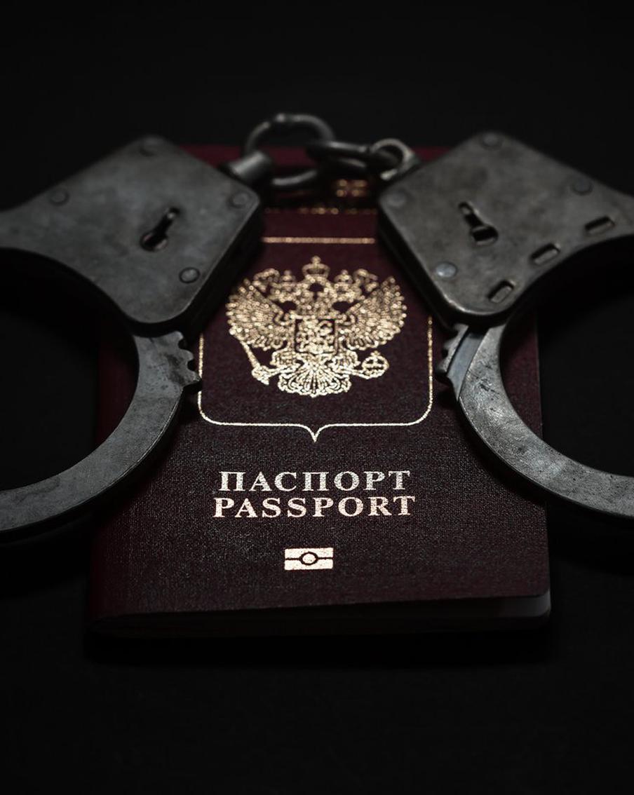 В Москве арестовали целовавшегося со школьницей баристу-педофила. Домогавшегося несовершеннолетнюю девушку мужчину, попавшего на резонансное видео заметившего его в метро юриста, отправили в СИЗО. Его проверяют на причастность к похожим преступлениям