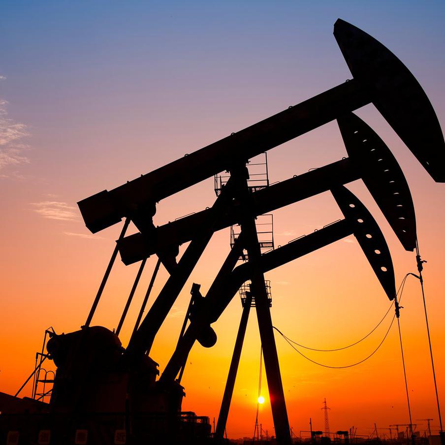 Евросоюз рассматривает временную отмену потолка цены на нефть из России. В Брюсселе разрабатывают сценарий для временной отмены действующего сейчас ограничения на стоимость российской нефти