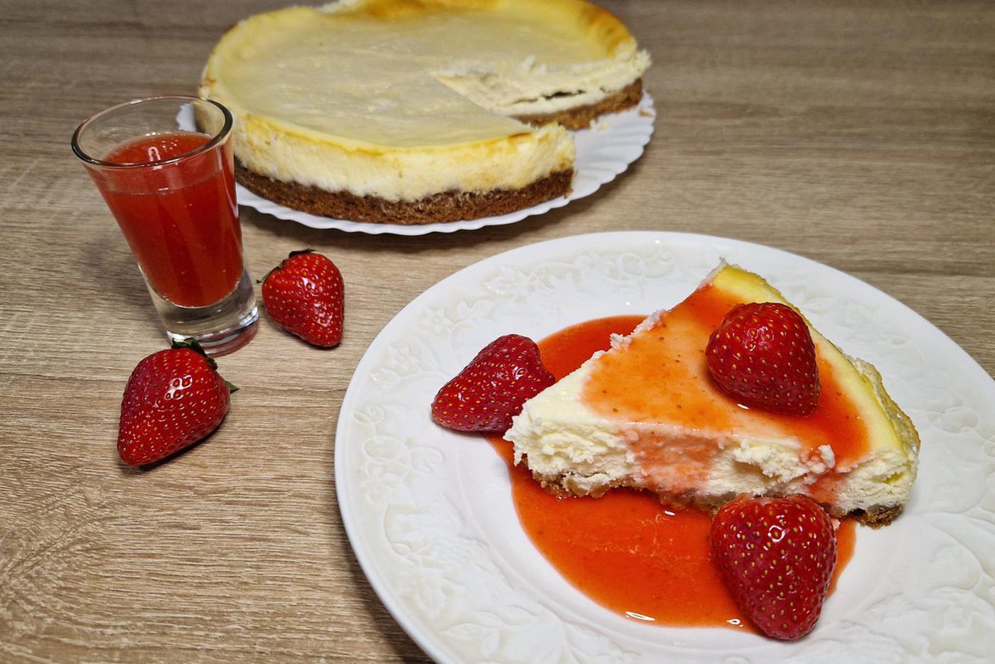 Порадуйте себя вкусным десертом из клубники.