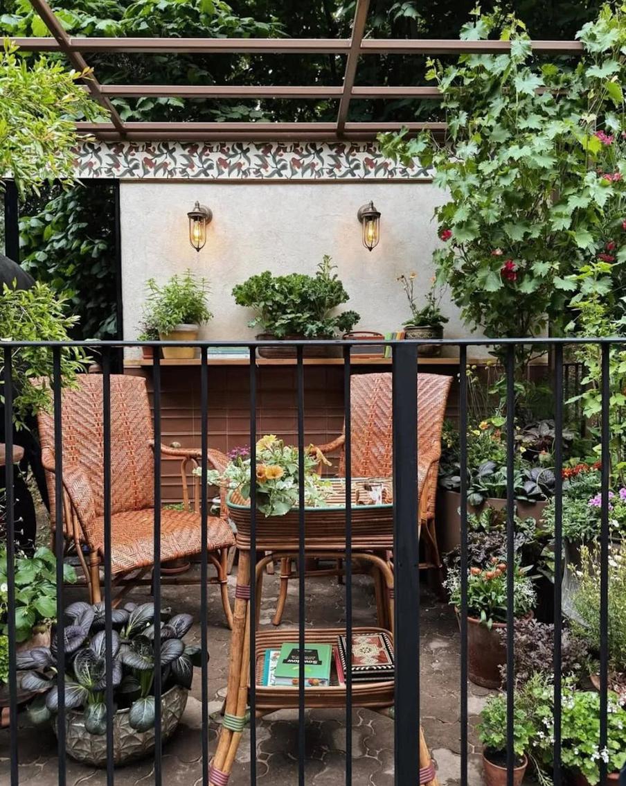 В этом году на выставке цветов в Челси (RHS Chelsea Flower Show) в номинации "Лучший балконный и контейнерный сад" победила дизайнер Катерина Канталис, которая использовала преимущественно съедобные растения.