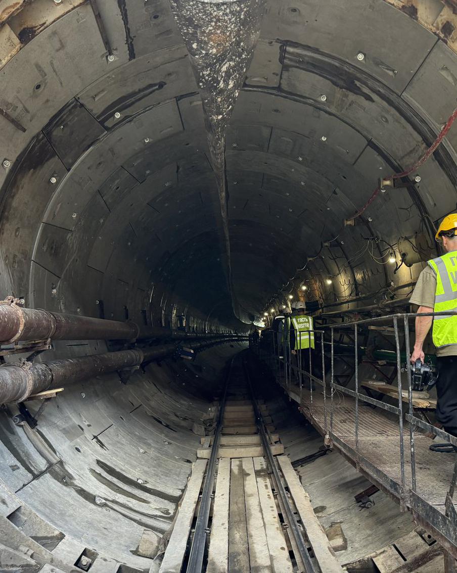 Как в Москве на глубине многоэтажки строят метро: корреспондент Metro отправился под землю