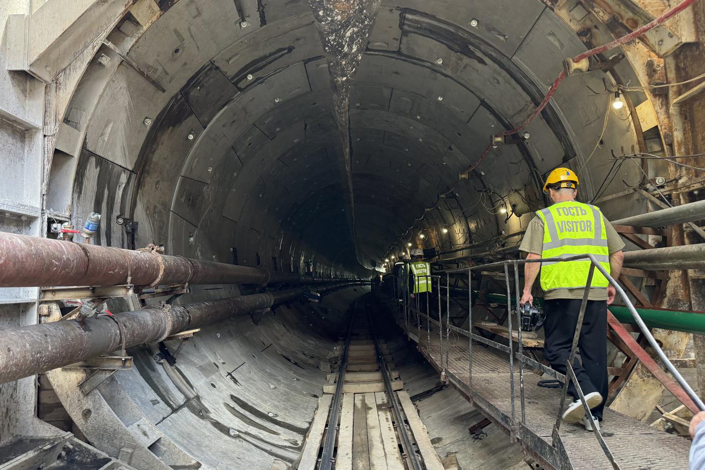 Как в Москве на глубине многоэтажки строят метро: корреспондент Metro отправился под землю