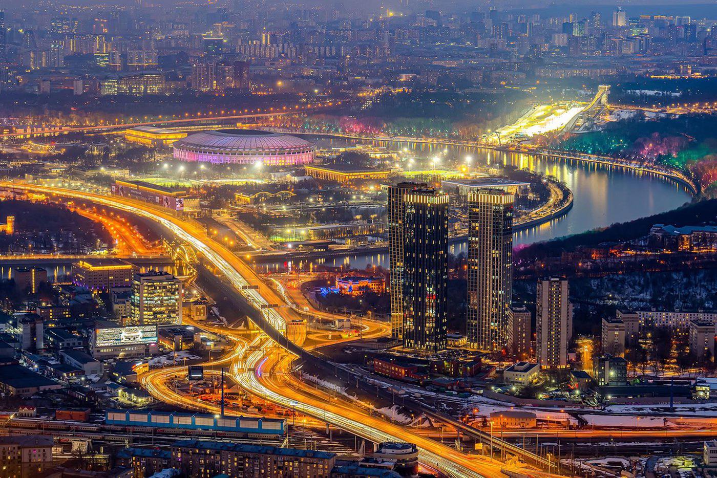 Фото вечерней Москвы с высоты птичьего полёта.