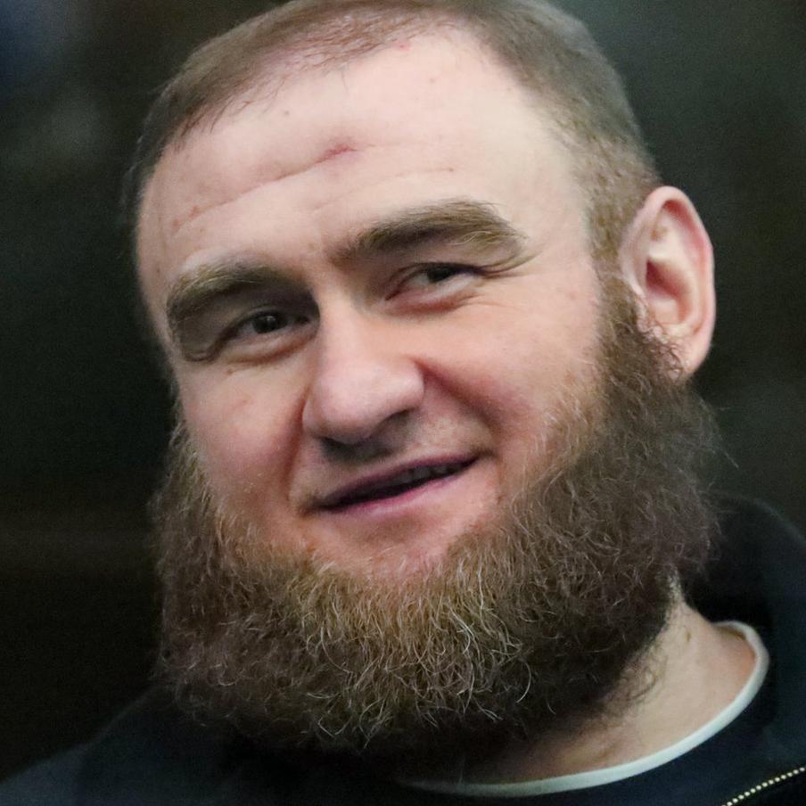 Арашукову отказали в переводе из "Чёрного дельфина". По словам адвоката Дмитрия Трубникова, Федеральная служба исполнения наказаний (ФСИН) отклонила ходатайство о переводе бывшего сенатора от Карачаево-Черкесии Рауфа Арашукова в колонию в Торбеево. В настоящее время он отбывает наказание в исправительной колонии "Чёрный дельфин" в Оренбургской области