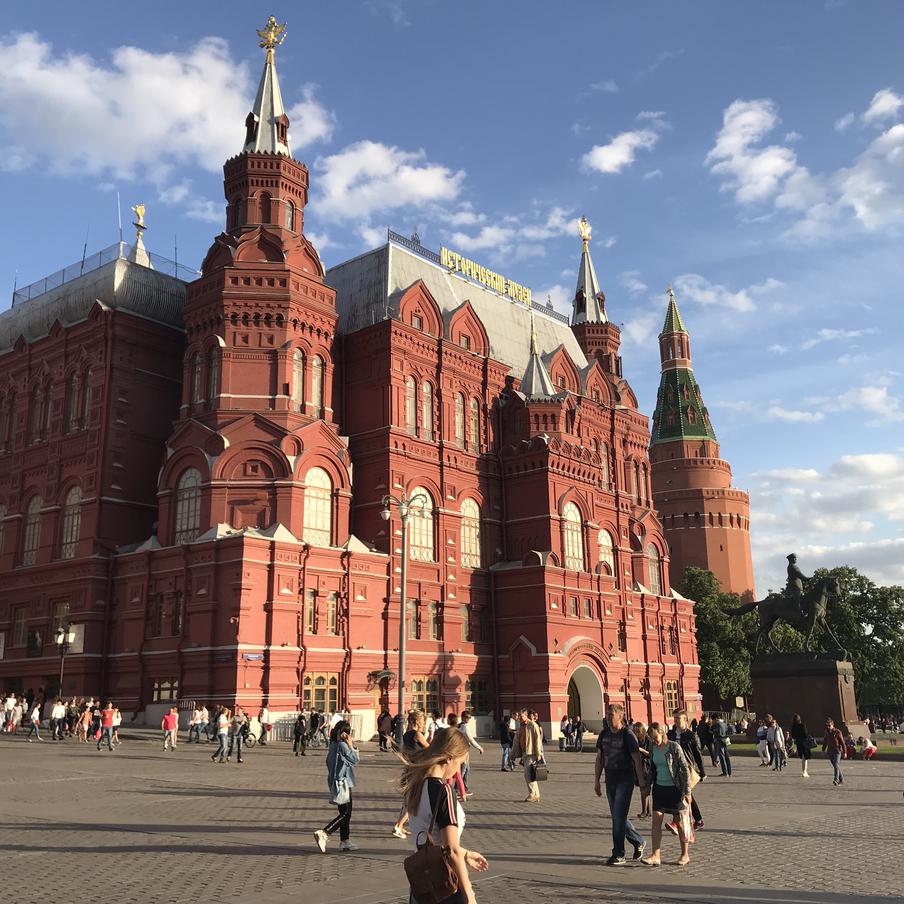 Какая погода ожидает жителей Москвы в выходные, и когда вернётся июльская жара. Москвичам пора доставать летний гардероб. Синоптик пообещал столице огненные выходные: солнце, полное отсутствие осадков и жару до +25 градусов, что соответствует макушке лета