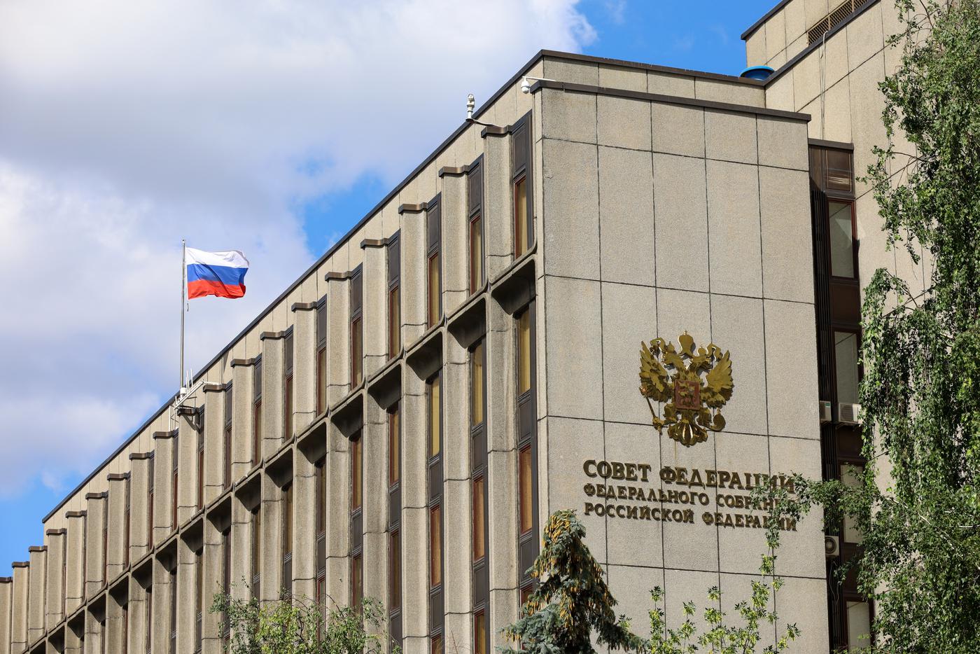 СФ одобрил закон о лишении свободы за подделку справок об отсутствии ВИЧ