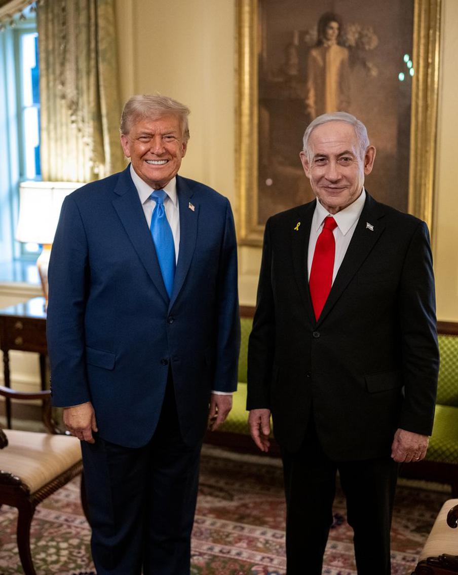 Трамп подтвердил, что перешёл на ругань во время разговора с Нетаньяху. В интервью New York Post президент США Дональд Трамп подтвердил, что во время недавнего телефонного разговора с премьер-министром Израиля Биньямином Нетаньяху он в грубой форме отчитал его, назвав "чёртовым сумасшедшим". По словам Трампа, причиной таких высказываний по отношению к израильскому премьеру стала его постоянная конфронтация с Ливаном