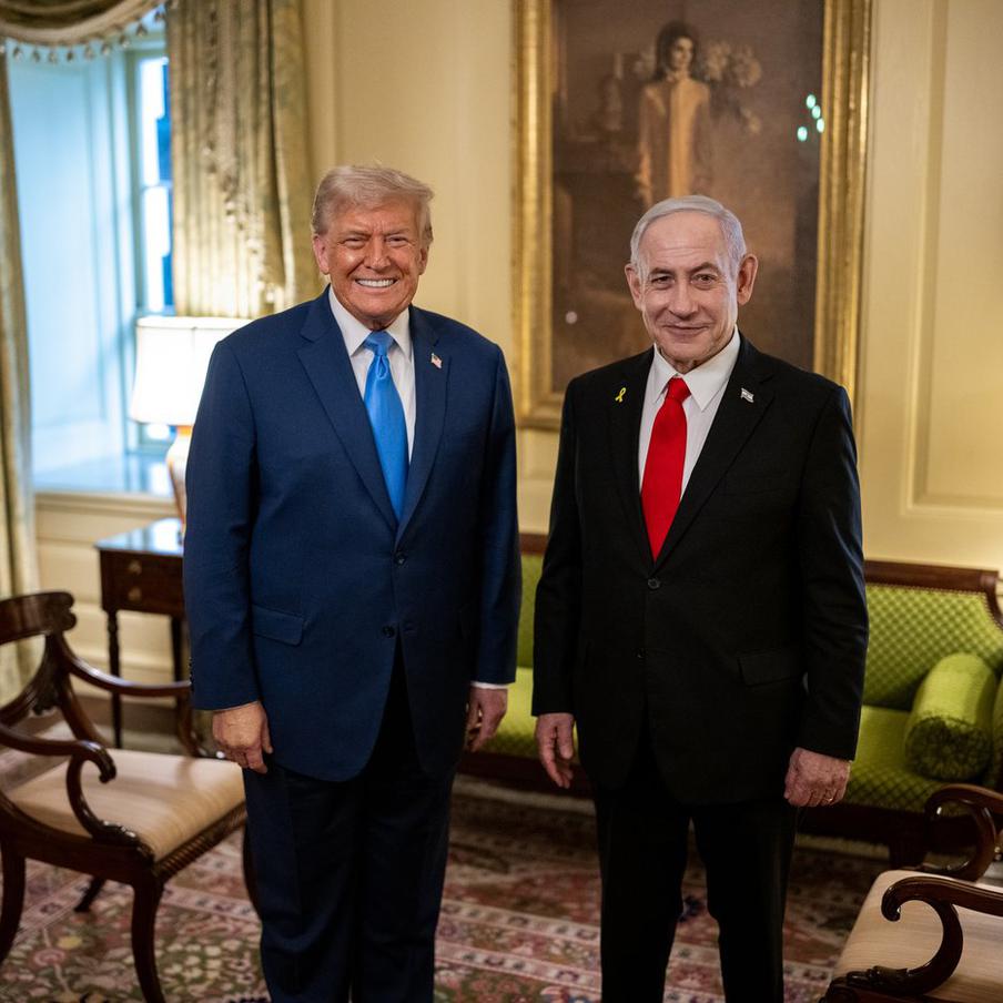 Трамп подтвердил, что перешёл на ругань во время разговора с Нетаньяху. В интервью New York Post президент США Дональд Трамп подтвердил, что во время недавнего телефонного разговора с премьер-министром Израиля Биньямином Нетаньяху он в грубой форме отчитал его, назвав "чёртовым сумасшедшим". По словам Трампа, причиной таких высказываний по отношению к израильскому премьеру стала его постоянная конфронтация с Ливаном