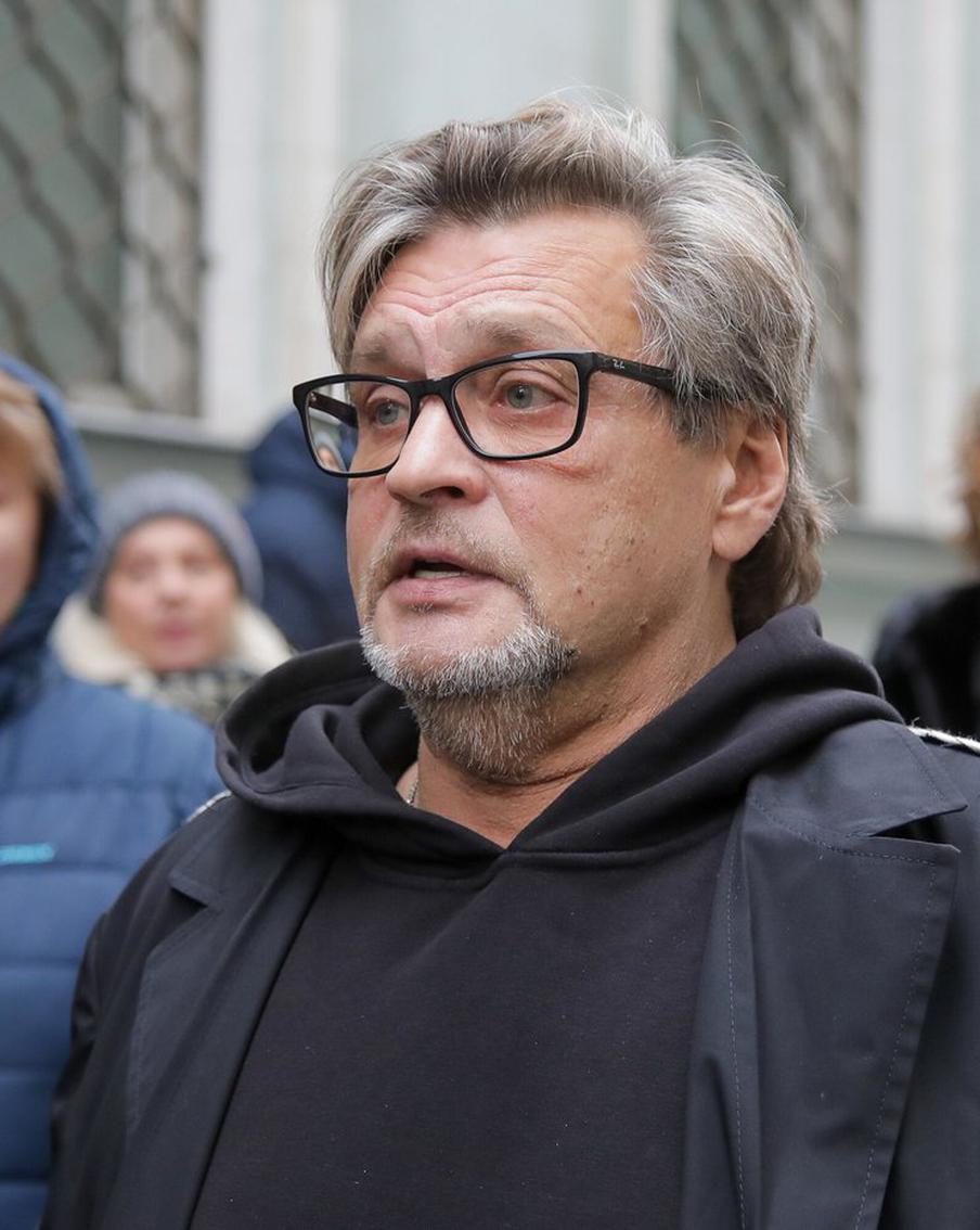 Александр Домогаров несколько лет не афишировал брак с молодой женой