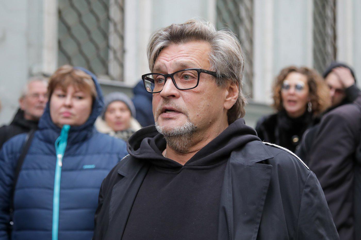Александр Домогаров несколько лет не афишировал брак с молодой женой