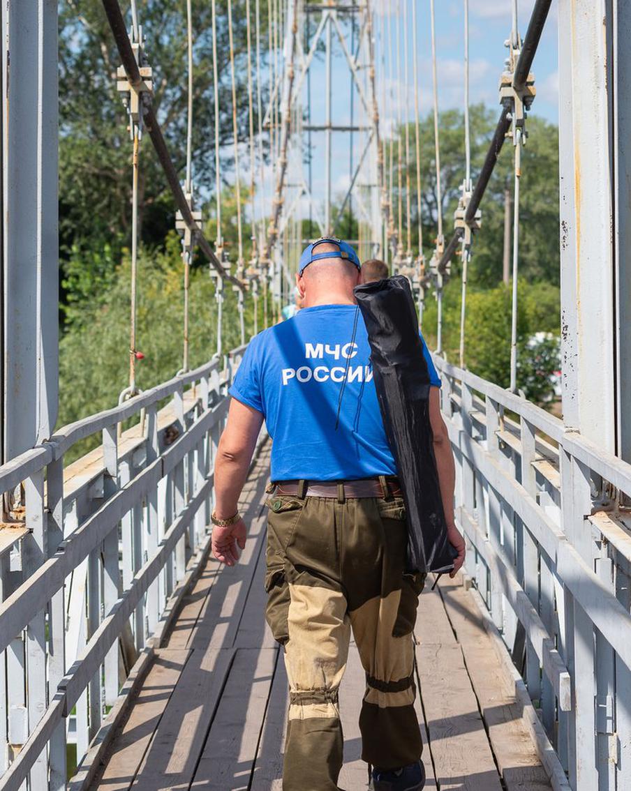 В Красноярском крае возобновили поиски семьи Усольцевых, исчезнувших осенью. Следователи возобновили масштабные поиски семьи Усольцевых, которые пропали в конце сентября прошлого года недалеко от посёлка Кутурчин. В операции участвуют около 80 человек, включая спасателей, силовиков, отряды "ЛизаАлерт", специалистов службы Госохотнадзора и волонтёров. Специалисты применяют беспилотники, вездеходы и криминалистическую технику