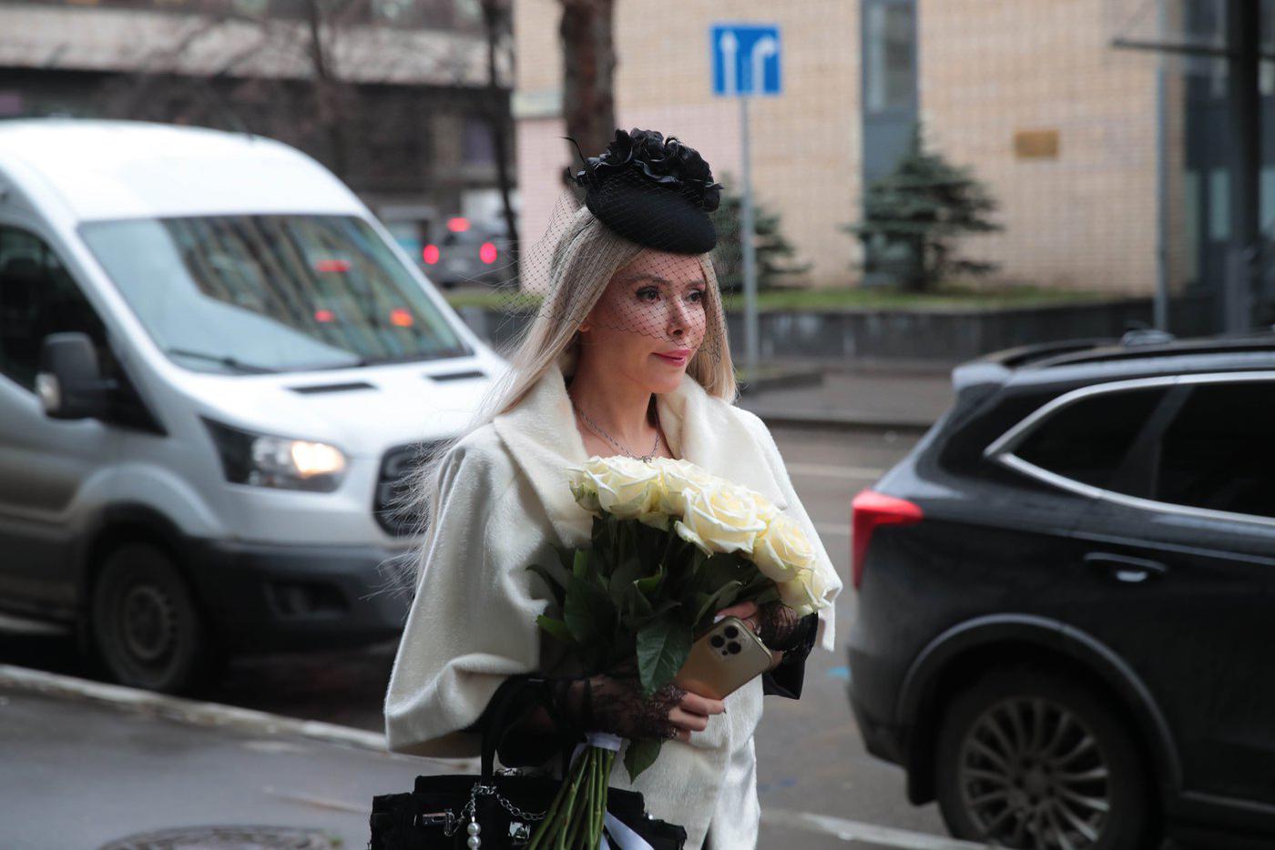 Актриса, певица и модель Алёна Кравец.
