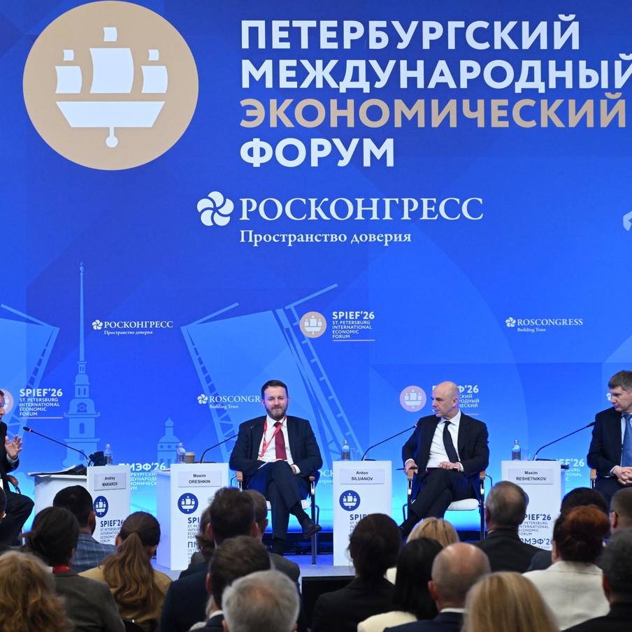 Какое жёсткое заявление о санкциях сделал Максим Орешкин на ПМЭФ-2026. Заместитель руководителя Администрации президента России Максим Орешкин призвал бизнес и граждан навсегда забыть о возврате к прежней жизни. По его словам, западные санкции введены надолго и их отмены ждать бессмысленно