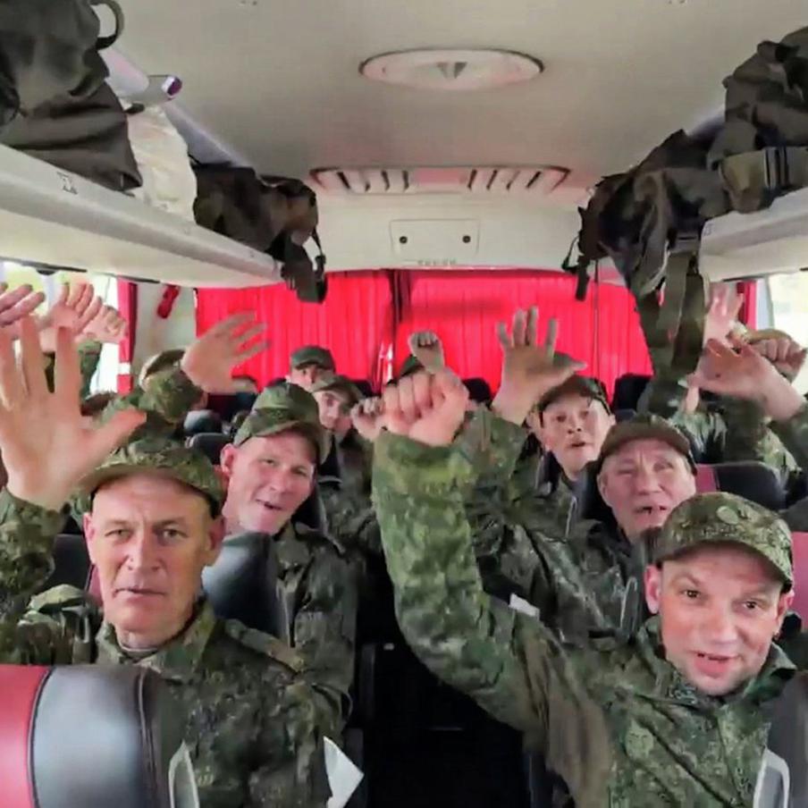 Россия вернула 185 военнопленных в рамках очередного обмена с Украиной. Обмен прошёл при посредничестве ОАЭ. Все освобождённые бойцы сейчас находятся в Белоруссии, где с ними работает уполномоченный по правам человека в России Яна Лантратова