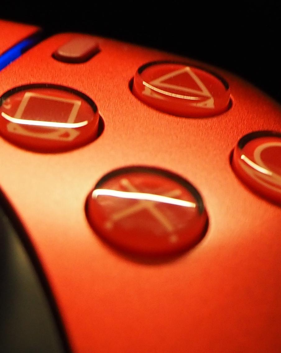 Разработчики Resident Evil анонсировали ремейк одной из старых частей серии. Японская студия Capcom представила первые кадры запланированного к выпуску ремейка прямого продолжения истории героини Клэр Редфилд. Оригинальная игра вышла более четверти века назад