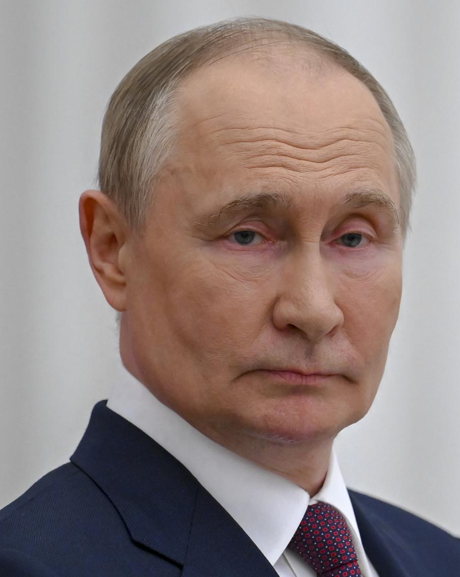 Путин рассказал подробности атаки ВСУ на свою резиденцию на Валдае. Российский президент поделился деталями предпринятой украинскими военными террористической атаки на резиденцию главы государства на Валдае