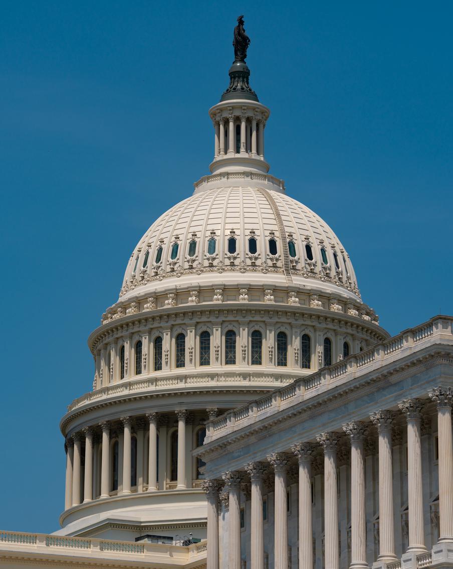 В Конгрессе США заявили о высокой вероятности возобновления войны в Иране. В комитете по вооружённым силам и разведке Палаты представителей США назвали неизбежным возобновление военной операции Вашингтона в Иране. Ранее нижняя палата Конгресса пыталась ограничить полномочия Трампа в вопросе принятия решений