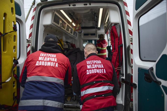 Деревянный мост с более чем 30 детьми обрушился в Черновицкой области Украины