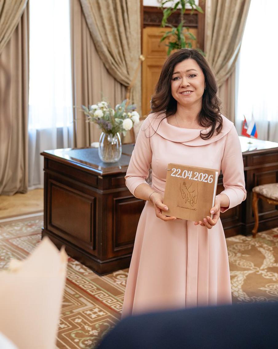 Динозавры, хор Турецкого и слёзы счастья: лучшая сотрудница ЗАГС Москвы рассказала о своей работе