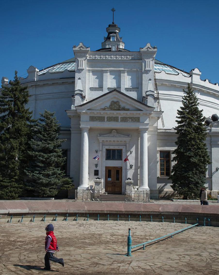 ВСУ уничтожили шедевр Рубо во время атаки на панораму "Оборона Севастополя". Губернатор Севастополя Михаил Развожаев заявил, что при ночной атаке украинского беспилотника на музей-панораму "Оборона Севастополя 1854–1855 годов" великий шедевр Франца Рубо практически уничтожен. БПЛА самолётного типа целенаправленно ударил по объекту культурного наследия