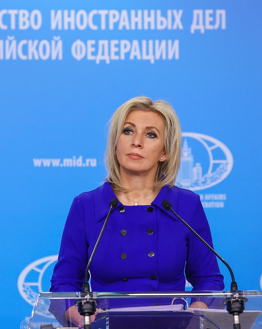 Захарова назвала сравнение Зеленского людей с картами кровожадностью. Официальный представитель МИД РФ Мария Захарова раскритиковала слова Владимира Зеленского о том, что живые люди являются главными "картами" Украины. Дипломат назвала это свидетельством кровожадности и беспринципности киевского режима, а саму игру с людьми – шулерством и международным мошенничеством