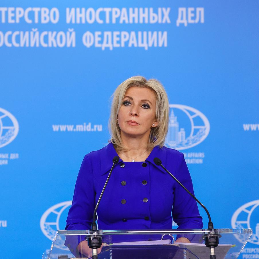 Захарова назвала сравнение Зеленского людей с картами кровожадностью. Официальный представитель МИД РФ Мария Захарова раскритиковала слова Владимира Зеленского о том, что живые люди являются главными "картами" Украины. Дипломат назвала это свидетельством кровожадности и беспринципности киевского режима, а саму игру с людьми – шулерством и международным мошенничеством