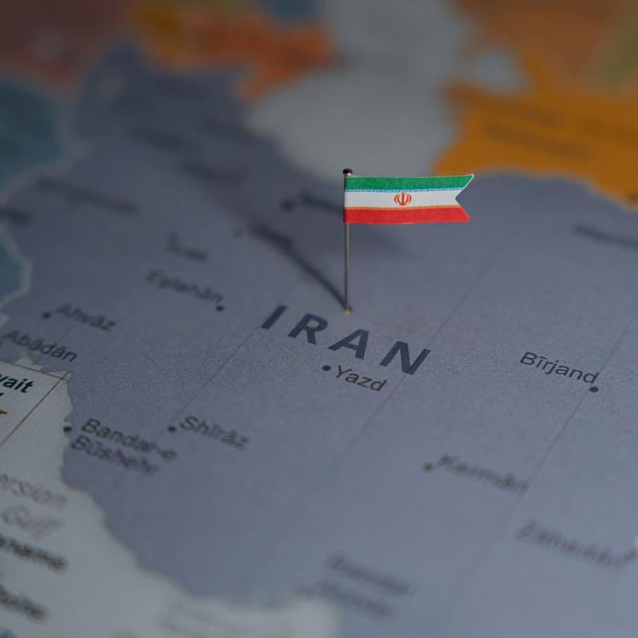 Взрывы раздались в районе иранского острова Кешм. Иранское информационное агентство "Мехр" сообщило о серии взрывов, произошедших в районе города Кешм, расположенного на одноимённом острове в Ормузском проливе. В настоящее время причины этих взрывов остаются неизвестными