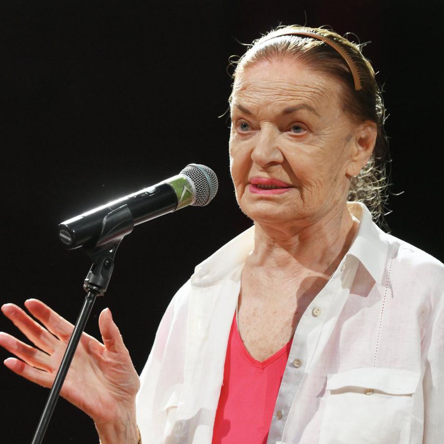 Умерла народная артистка СССР Людмила Чурсина. На 85-м году жизни скончалась народная артистка Советского Союза Людмила Чурсина. Причиной смерти стала продолжительная болезнь. О дате и месте прощания сообщат позднее