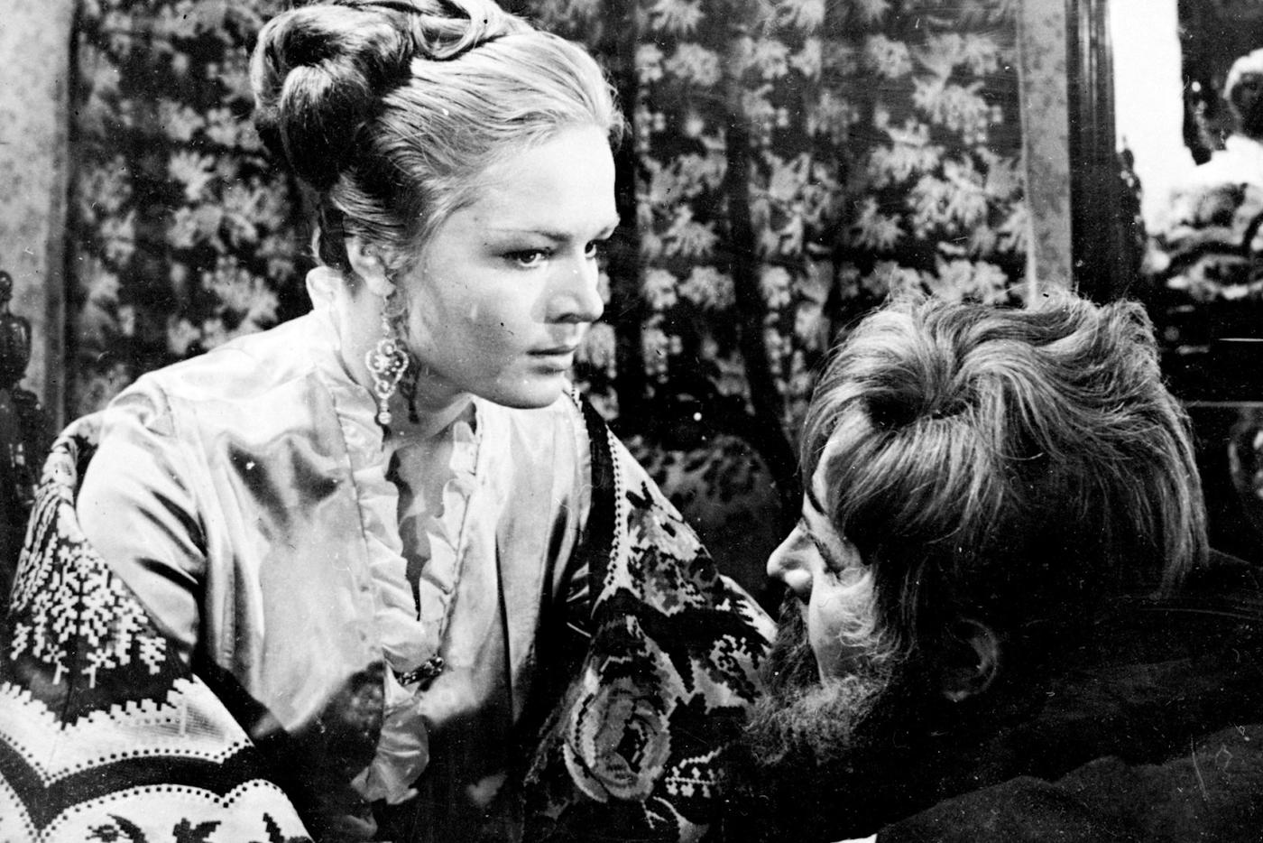 Роль Анфисы Козыревой в киноэпопее "Угрюм-река" (1968) стала для Людмилы Чурсиной одной из самых знаковых в карьере актрисы.