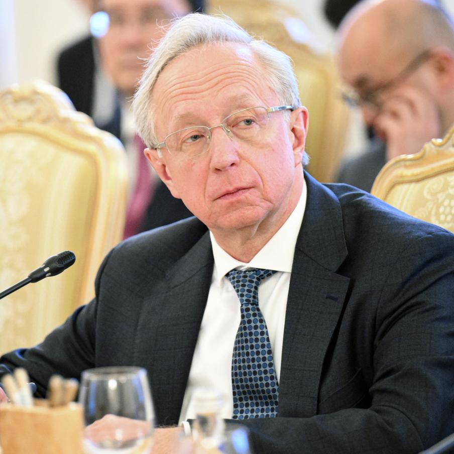Посол Франции положительно отозвался о встрече с замглавы МИД России. В ходе беседы Галузин изложил позицию России относительно поиска дипломатического выхода из украинского кризиса, настаивая на необходимости "устранения его первопричин"