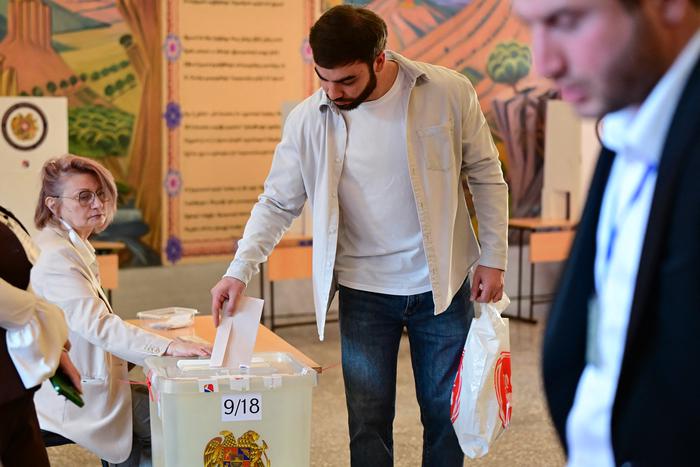 Почему в Армении призвали признать недействительными выборы в парламент