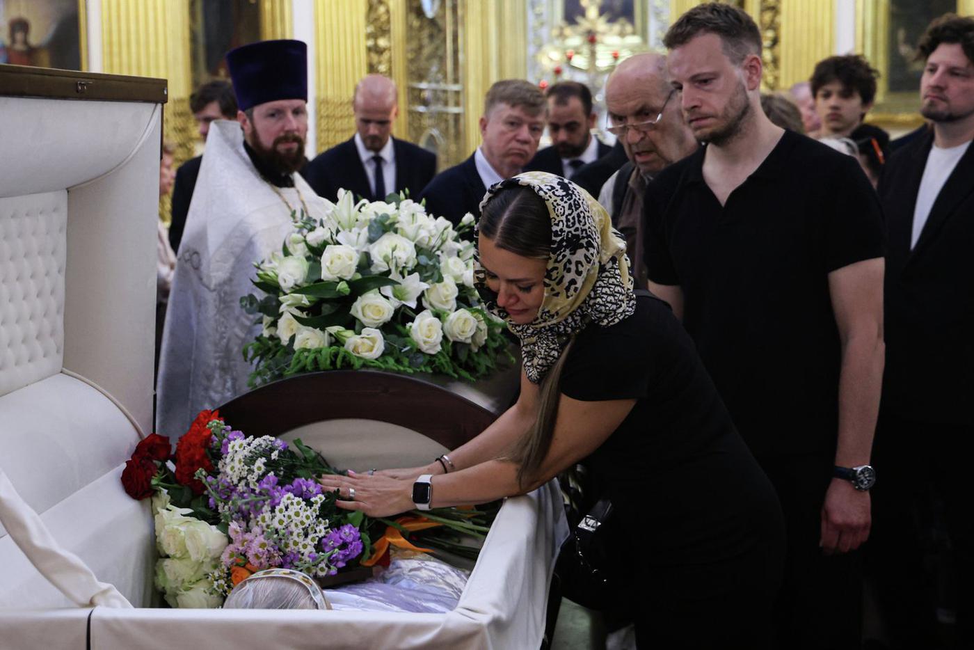 Церемония прощания с народной артисткой СССР Людмилой Чурсиной в Спасо-Преображенском соборе Санкт-Петербурга.