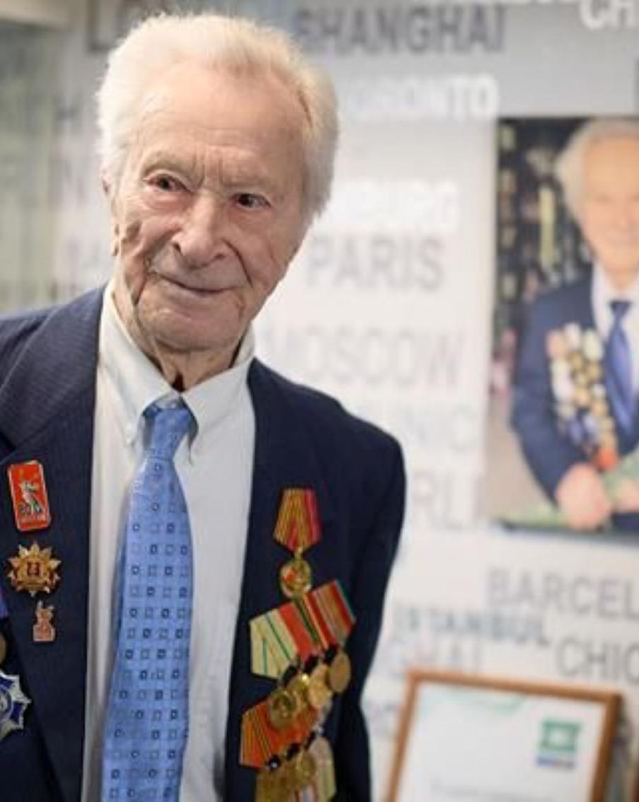 Сергей Собянин поздравил с 100-летием ветерана ВОВ Владимира Колосова