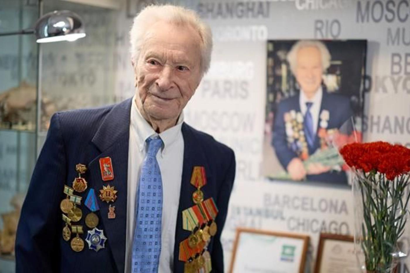 Сергей Собянин поздравил с 100-летием ветерана ВОВ Владимира Колосова