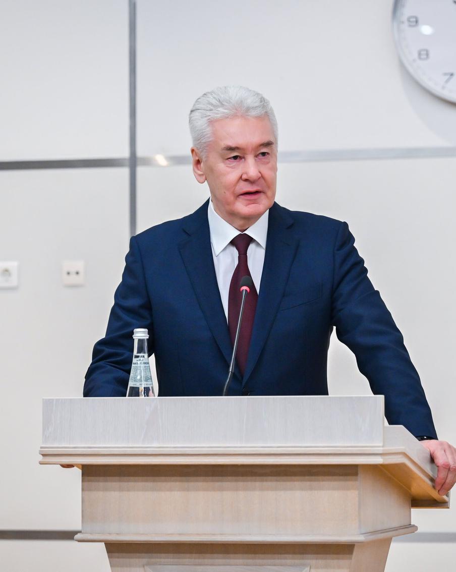 Собянин сообщил об отражении атаки уже 27 направлявшихся к Москве БПЛА. Столичный мэр заявил об уничтожении двух летевших к Москве дронов. Таким образом, количество сбитых за ночь дронов ВСУ, направлявшихся к городу, достигло 27