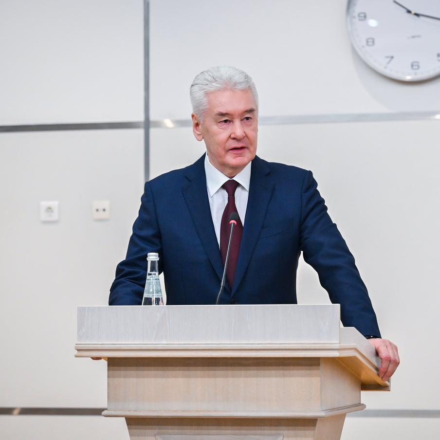 Собянин сообщил об отражении атаки уже 27 направлявшихся к Москве БПЛА. Столичный мэр заявил об уничтожении двух летевших к Москве дронов. Таким образом, количество сбитых за ночь дронов ВСУ, направлявшихся к городу, достигло 27