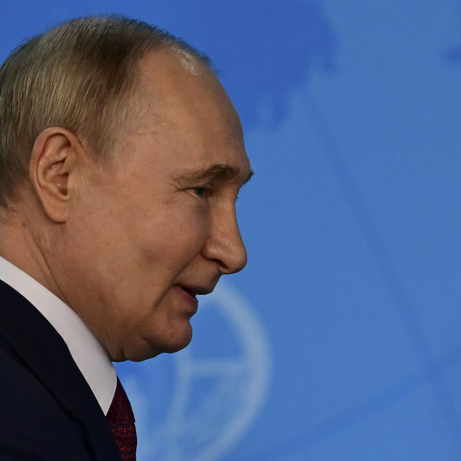 Путин поддержал разволновавшегося участника СВО на встрече в Кремле. В ходе встречи в Кремле 12 июня президент России Владимир Путин выразил поддержку военнослужащему, который признал наличие сильного волнения при общении с главой государства