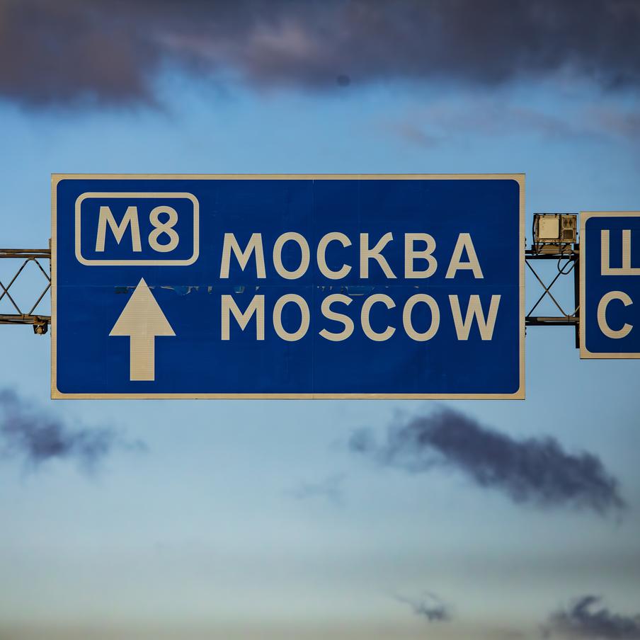 Ограничения на движение транспорта в Москву из Ярославля сняты. Ярославские власти открыли для проезда несколько улиц города после атаки дронов. Также было восстановлено движение из Ярославля в Москву