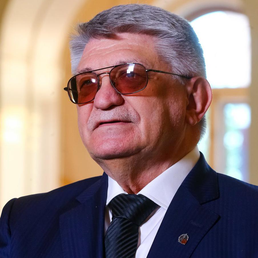 Путин поздравил Сокурова с 75-летием и отметил его новаторство и талант. Президент Российской Федерации Владимир Путин направил поздравление кинорежиссёру Александру Сокурову по случаю празднования его 75-летнего юбилея. Официальный текст обращения был опубликован на официальном сайте Администрации Президента 14 июня